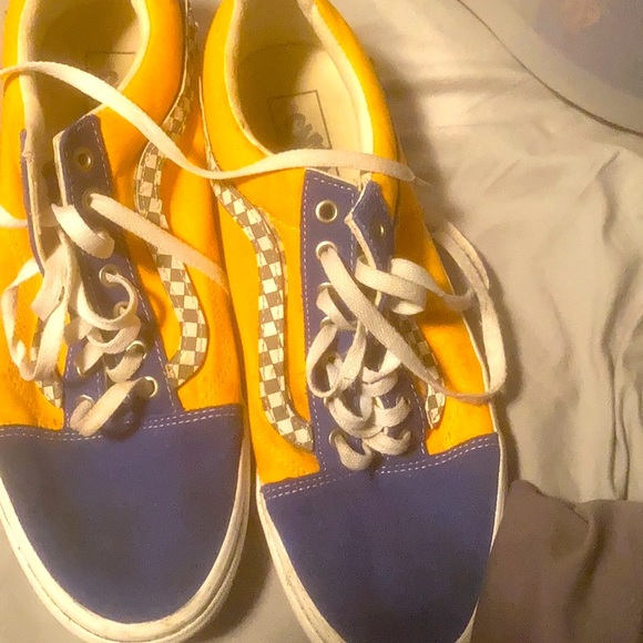 Vans - Picture 1 of 2